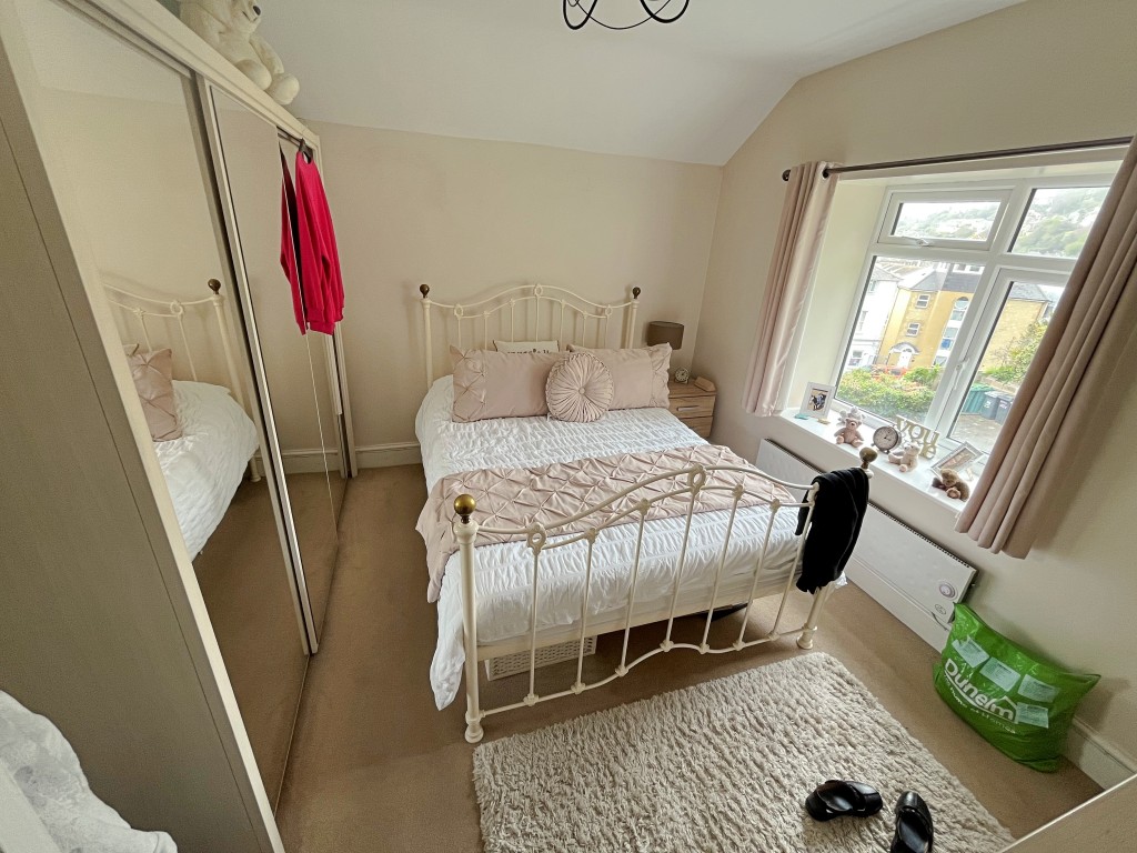 Lot: 37 - LEASEHOLD FLAT FOR INVESTMENT - View of the bedroom